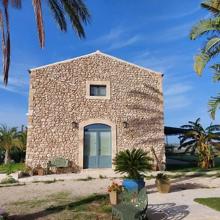 Charming Retreat In The Sicilian Countryside